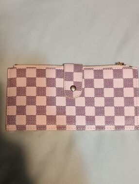 Cream Checkered Women's Wallet - Stylish Zip & Snap Organizer